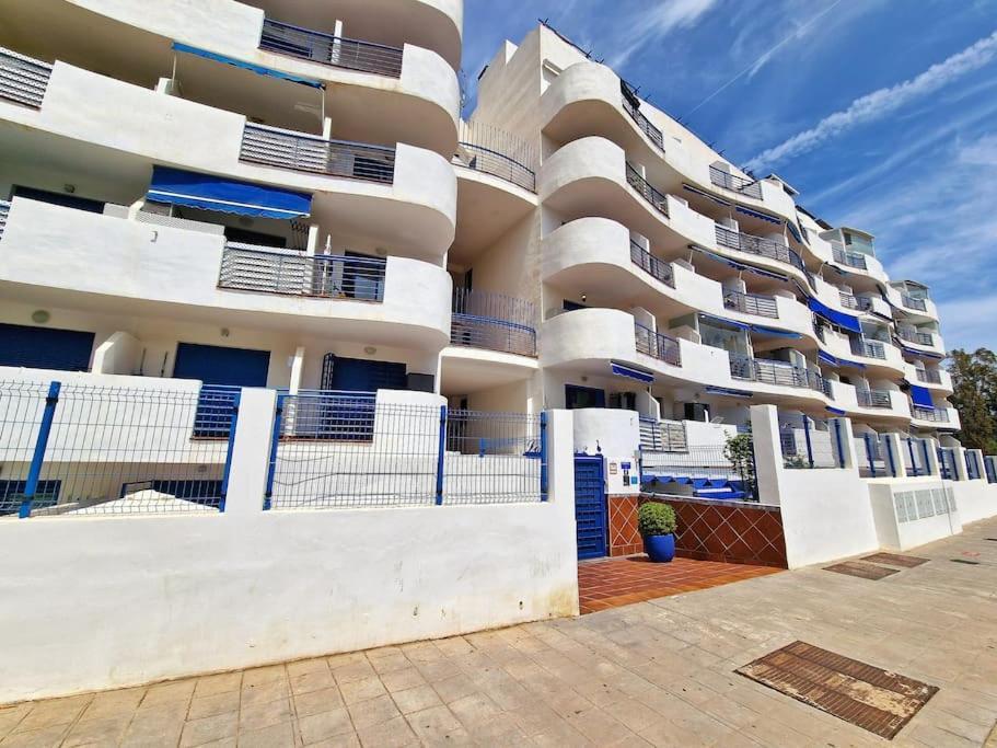 Acogedor Piso Con Terraza Y Parking! Benalmádena